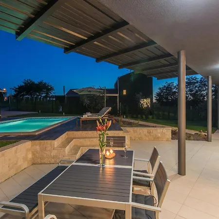 Holiday home Caeli Petehi
